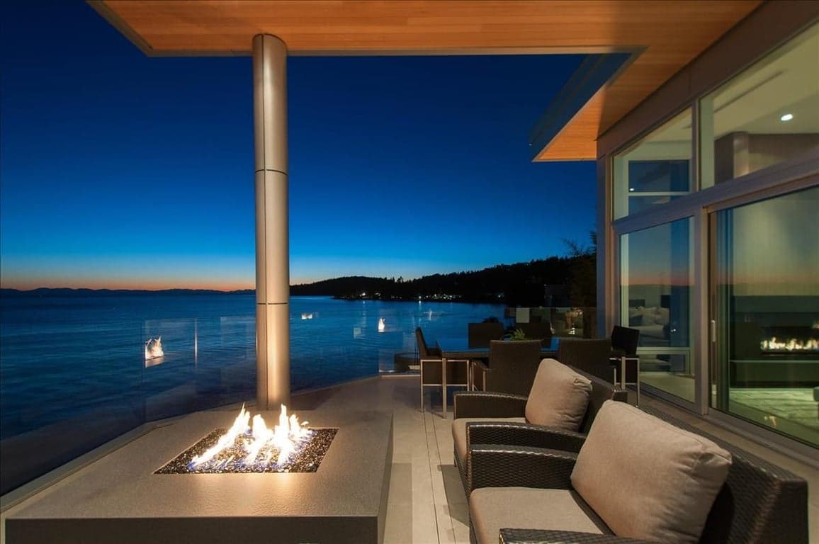 MAGNIFICENT NEW WATERFRONT RESIDENCE WITH SPECTACULAR VIEWS