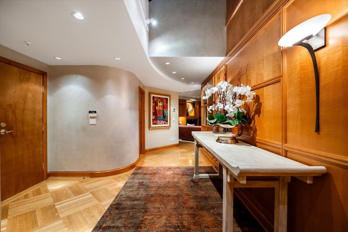 A MAGNIFICENT PENTHOUSE RESIDENCE AT ELM PARK PLACE IN VANCOUVER'S MOST SOUGHT AFTER KERRISDALE NEIGHBORHOOD