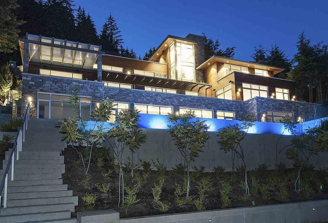 A MAGNIFICENT MODERN RESIDENCE WITH SPECTACULAY CITY AND OCEAN VIEWS LOCATED IN WEST VANCOUVER’S EXCLUSIVE BRITISH PROPERTIES …