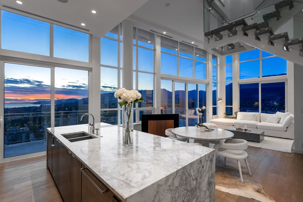 This extraordinary penthouse residence defines a sophisticated and luxurious lifestyle