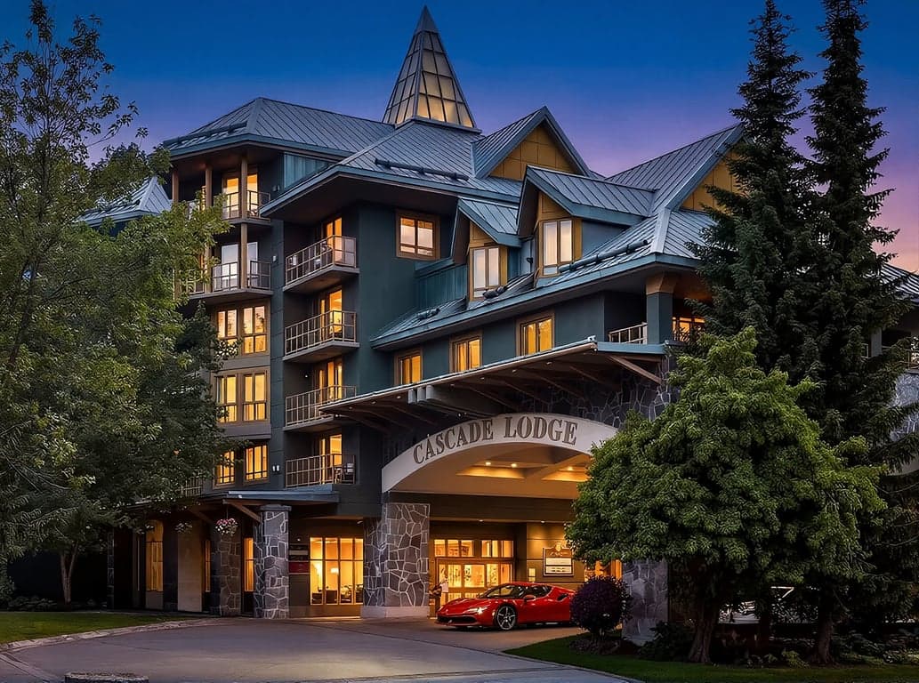 EXCLUSIVE TOP FLOOR STUDIO RESIDENCE IN WHISTLERS MOST SOUGHT AFTER CASCADE LODGE