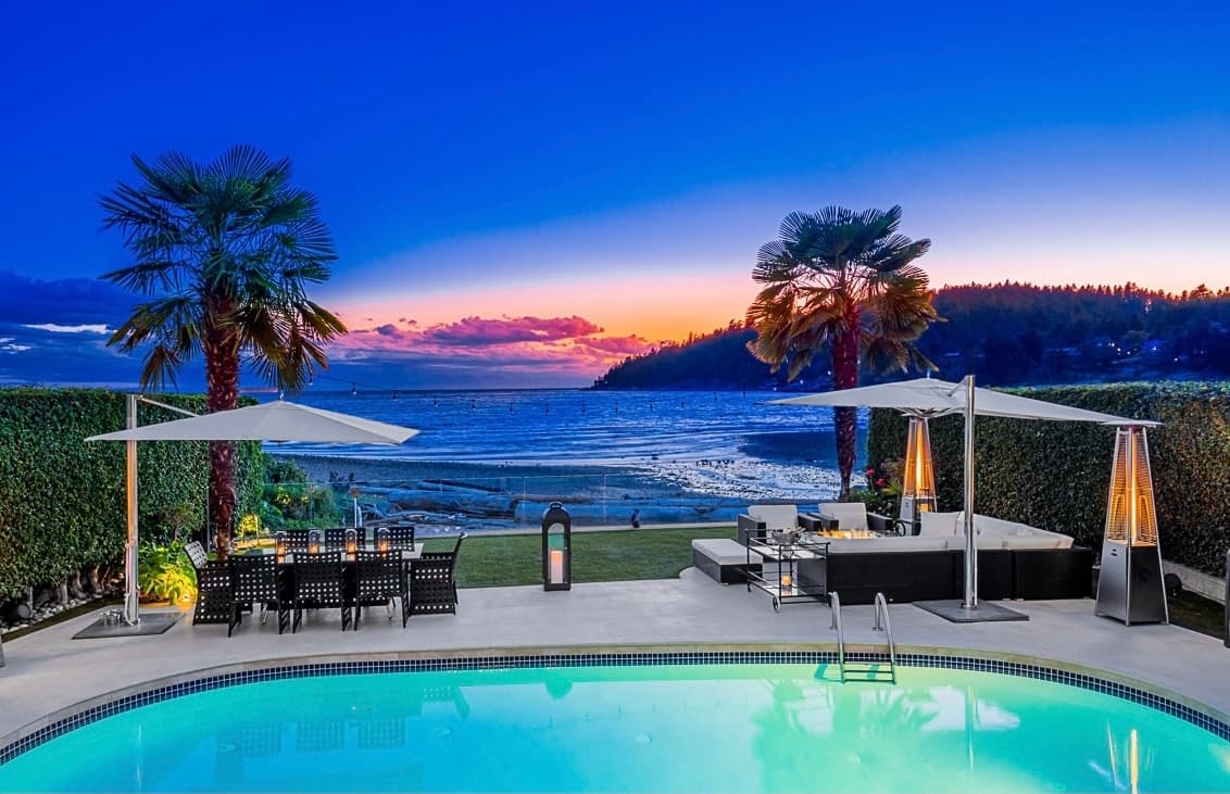 A CALIFORNIAN INSPIRED BEACHFRONT RESIDENCE IN ONE OF WEST VANCOUVER’S MOST PRIZED LOCATIONS '