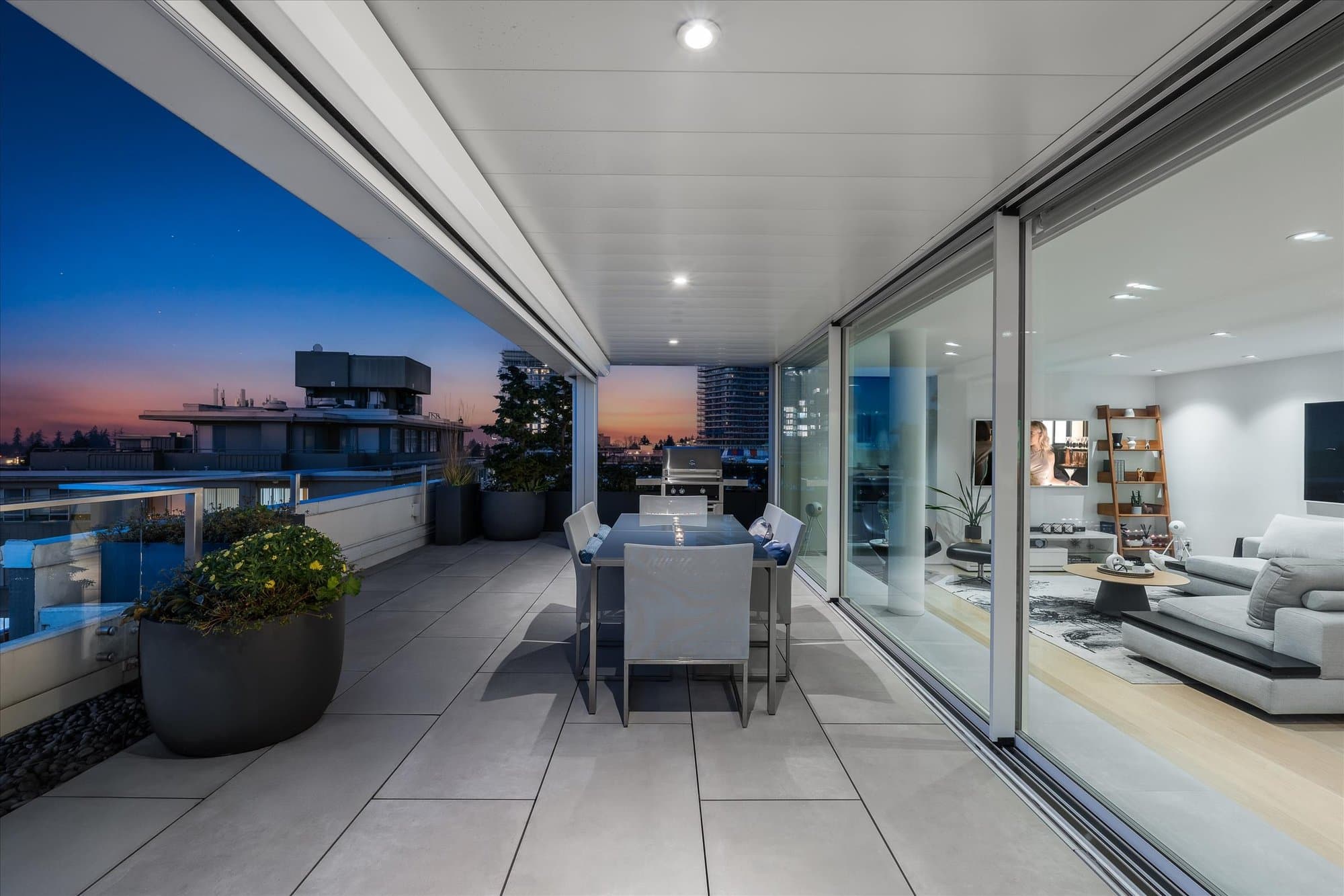 DISCOVER THIS SENSATIONAL PENTHOUSE RESIDENCE AT OAKRIDGE TOWERS IN THIS MOST SOUGHT AFTER LOCATION