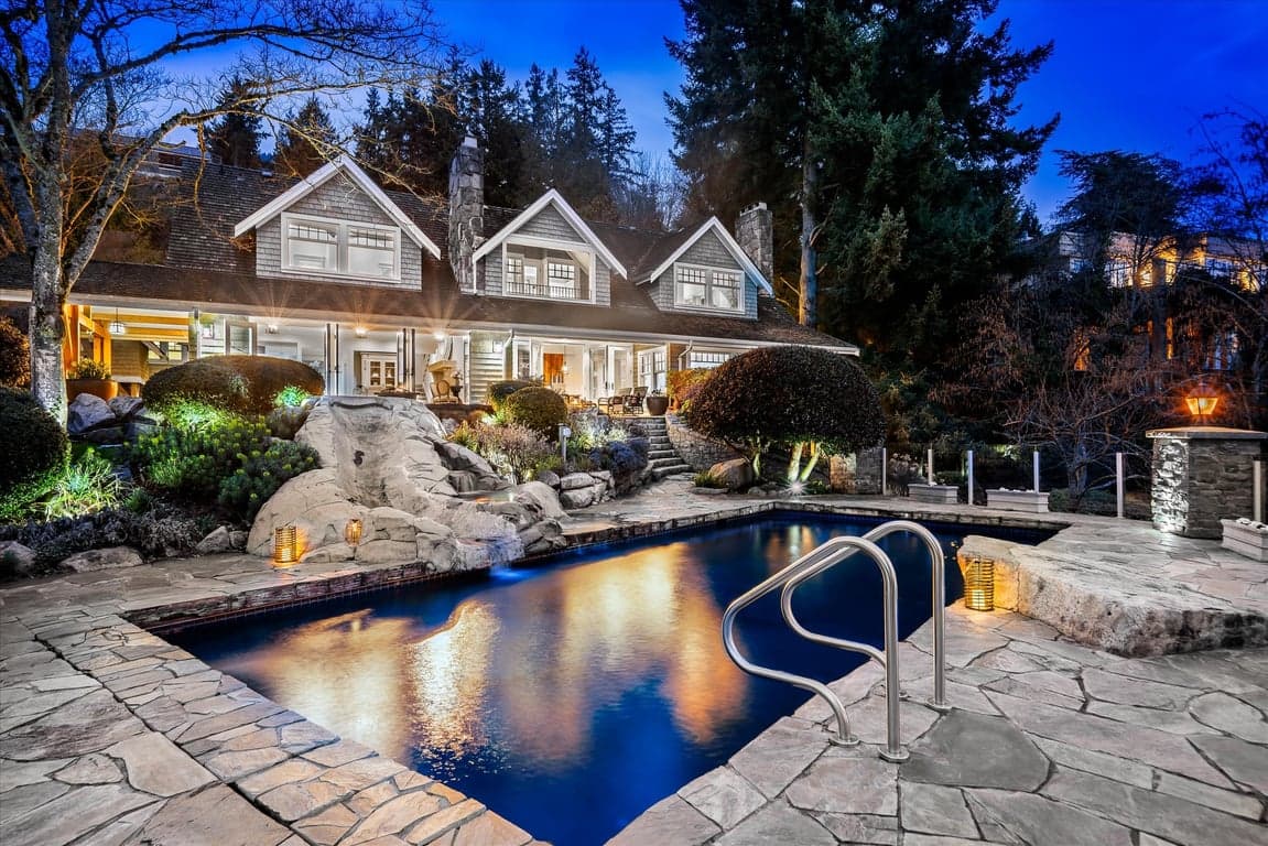 A MAGNIFICENT FAMILY RESIDENCE ON A .PRIVATE 51 ACRE OCEAN VIEW ESTATE IN WEST VANCOUVER