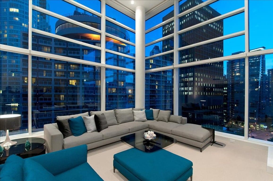 LUXURY RESIDENCE IN TWO HARBOUR GREEN ON COAL HARBOUR’S ‘MOST PRIZED GOLDEN MILE’