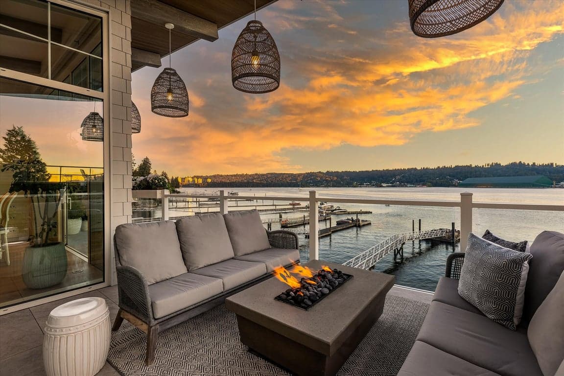 THE INLET HOUSE - A SENSATIONAL WATERFRONT WITH PRIVATE DOCK