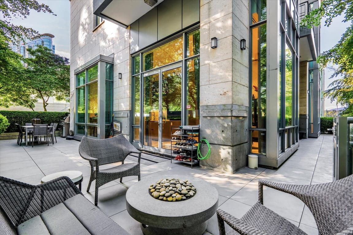 EXPERIENCE ESCALA - A DISTINCTIVE OPPORTUNITY TO EMBRACE REFINED WATERFRONT LIVING IN COAL HARBOUR
