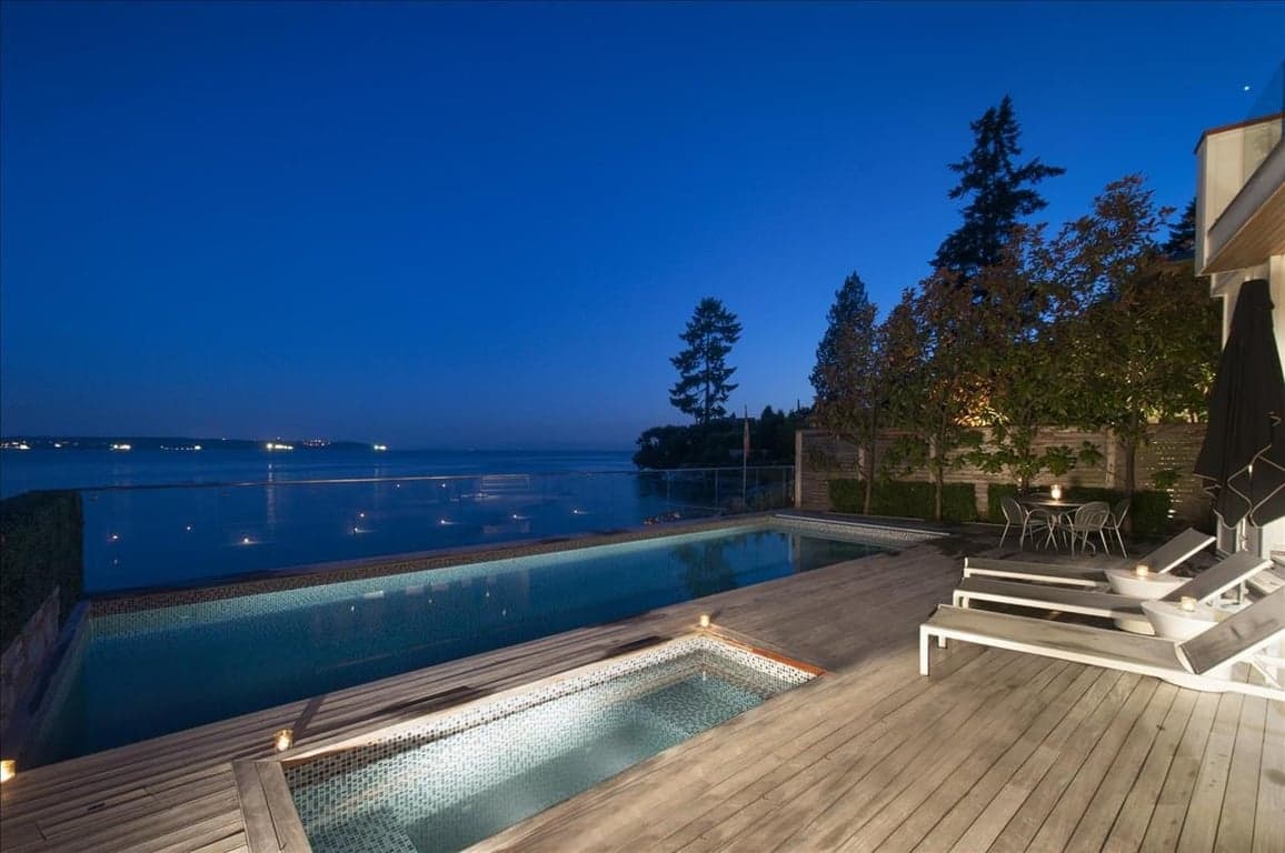 SENSATIONAL WATERFRONT RESIDENCE WITH SPECTACULAR OCEAN VIEWS & DIRECT BEACH ACCESS