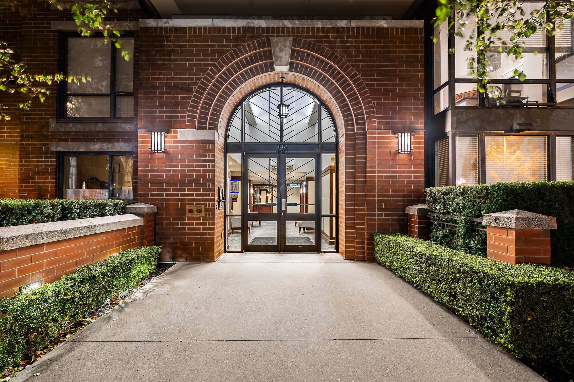 MAGNIFICENT LUXURY PENTHOUSE RESIDENCE IN WHITEROCK ONLY MINUTES TO THE WHITEROCK PIER