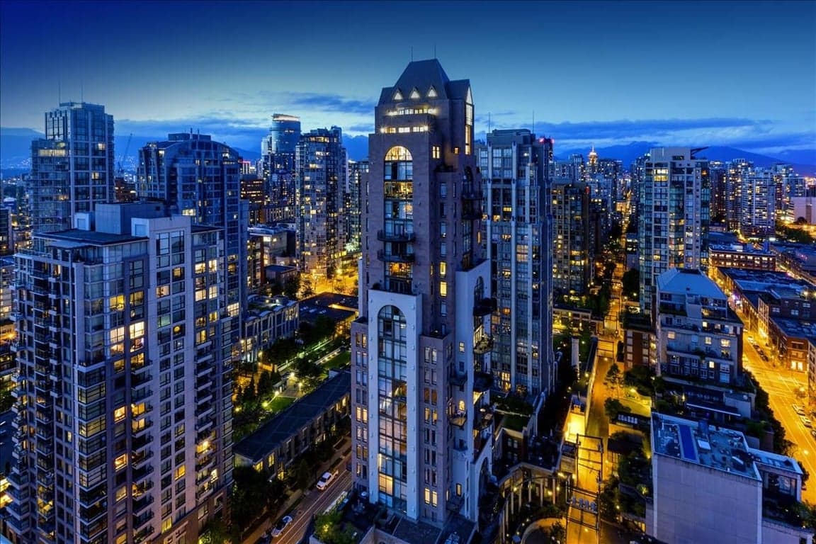 THE GRACE PENTHOUSE A MANSION IN THE SKY IN THE HEART OF VANCOUVER'S MOST VIBRANT YALE TOWN LOCATION