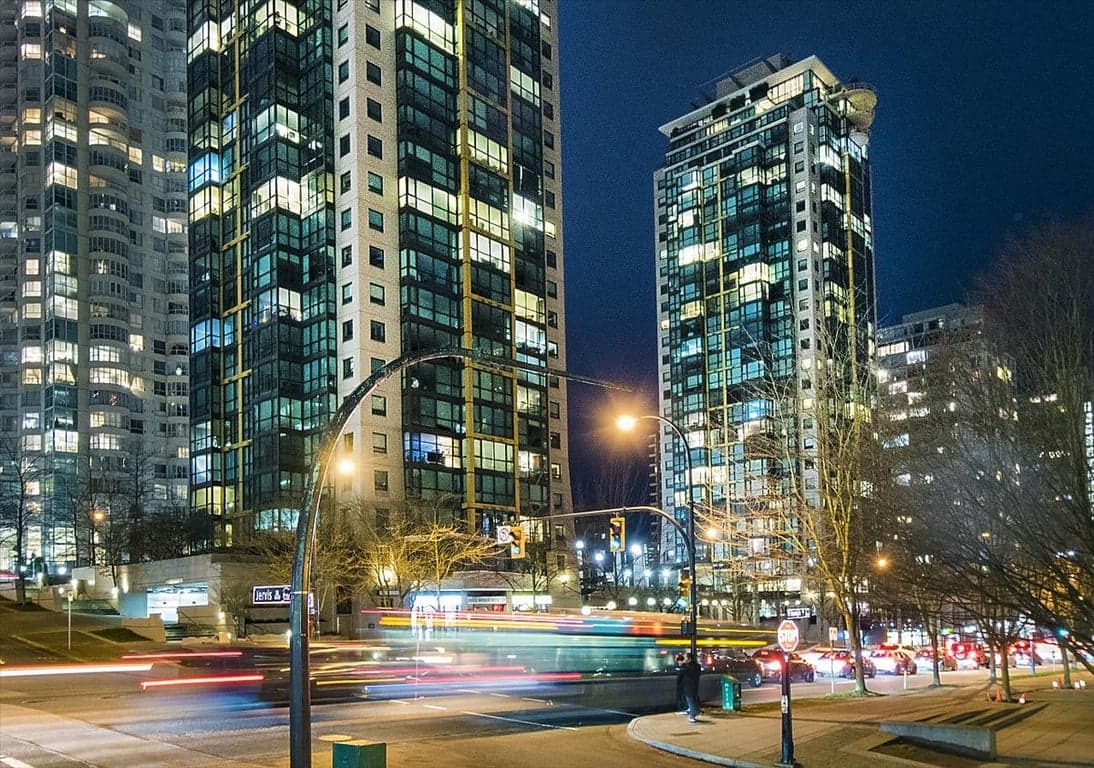 A DAZZLING TWO BEDROOM LUXURY RESIDENCE IN THE LIONS ... JUST STEPS TO THE CITY'S NEWEST LUXURY ZONE ..