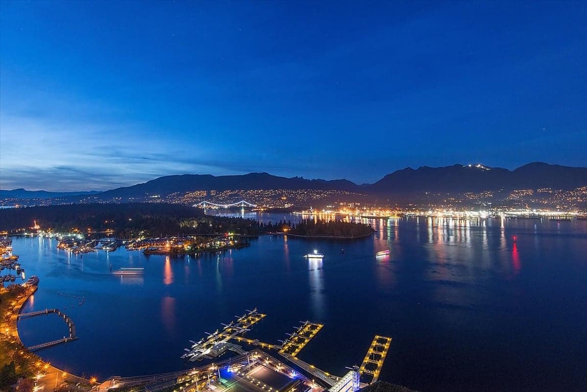 THE FAIRMONT RESIDENCES - A MAGNIFICENT WATERSIDE LUXURY RESIDENCE