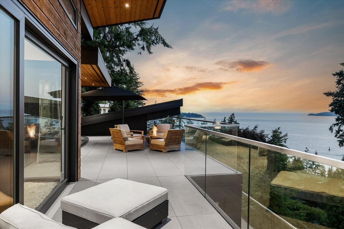 EXPERIENCE SPECTACULAR OCEAN, ISLAND AND MOUNTAIN VIEWS FROM THIS WEST COAST MODERN CONTEMPORARY HOME