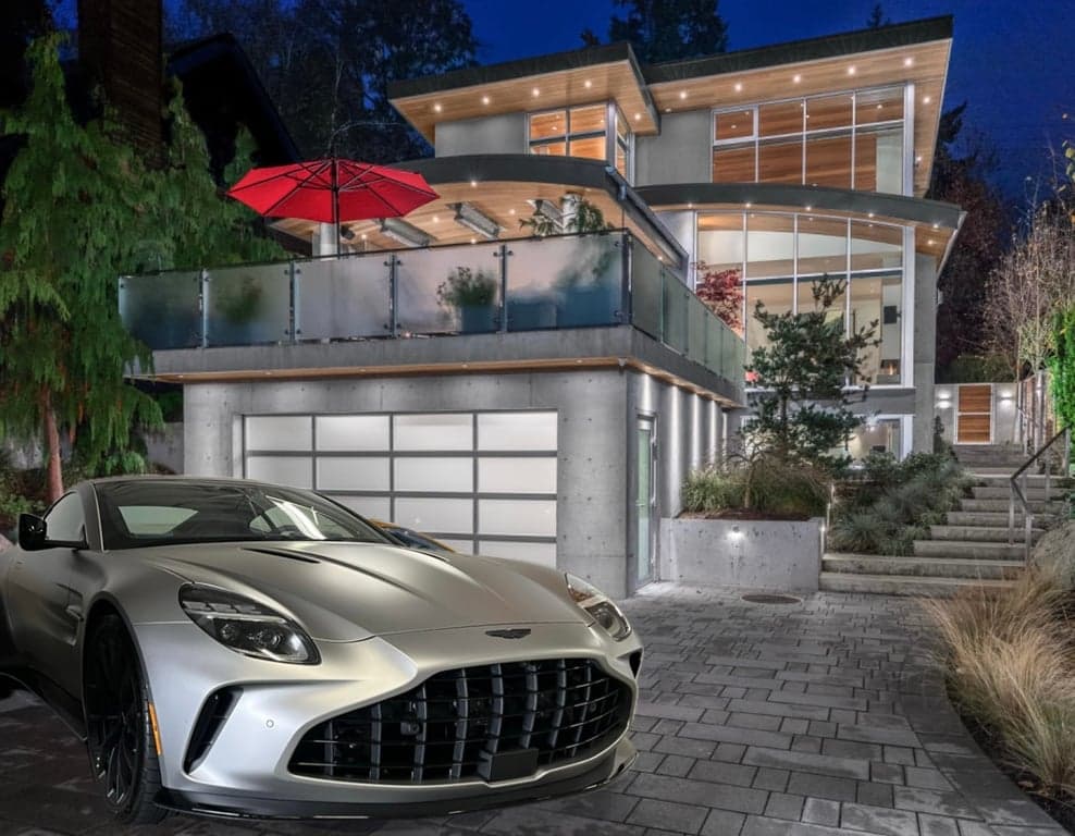 AN ARCHITECTURAL MODERN DREAM HOME LOCATED JUST STEPS TO THE BEACH IN WEST VANCOUVER