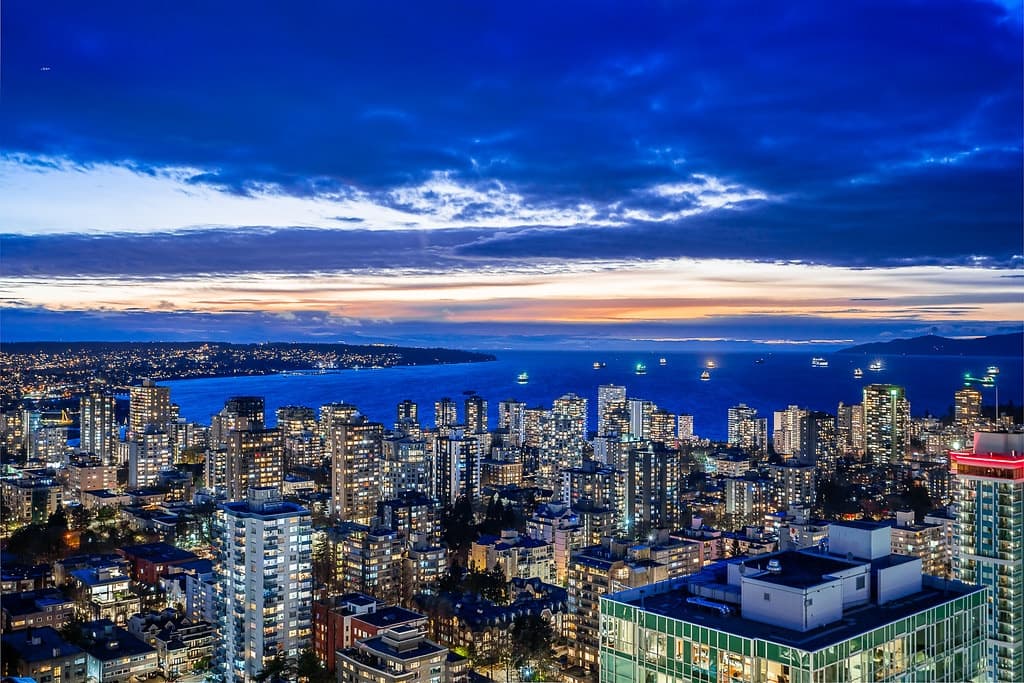 EXPERIENCE THIS SENSATIONAL 40TH FLOOR SHANGRI LA LUXURY RESIDENCE