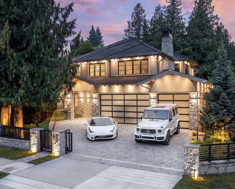A SENSATIONAL FAMILY HOME DESIGNED BY MARQUE THOMPSON IN SOUTH SURREYS MOST EXCLUSIVE NEIGHBOURHOOD