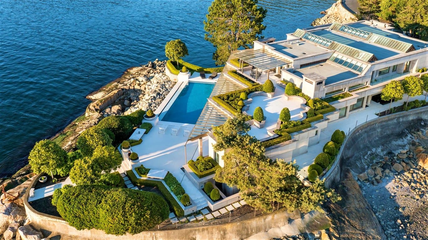 WORLD CLASS WATERFRONT ESTATE RESIDENCE IN WEST VANCOUVER