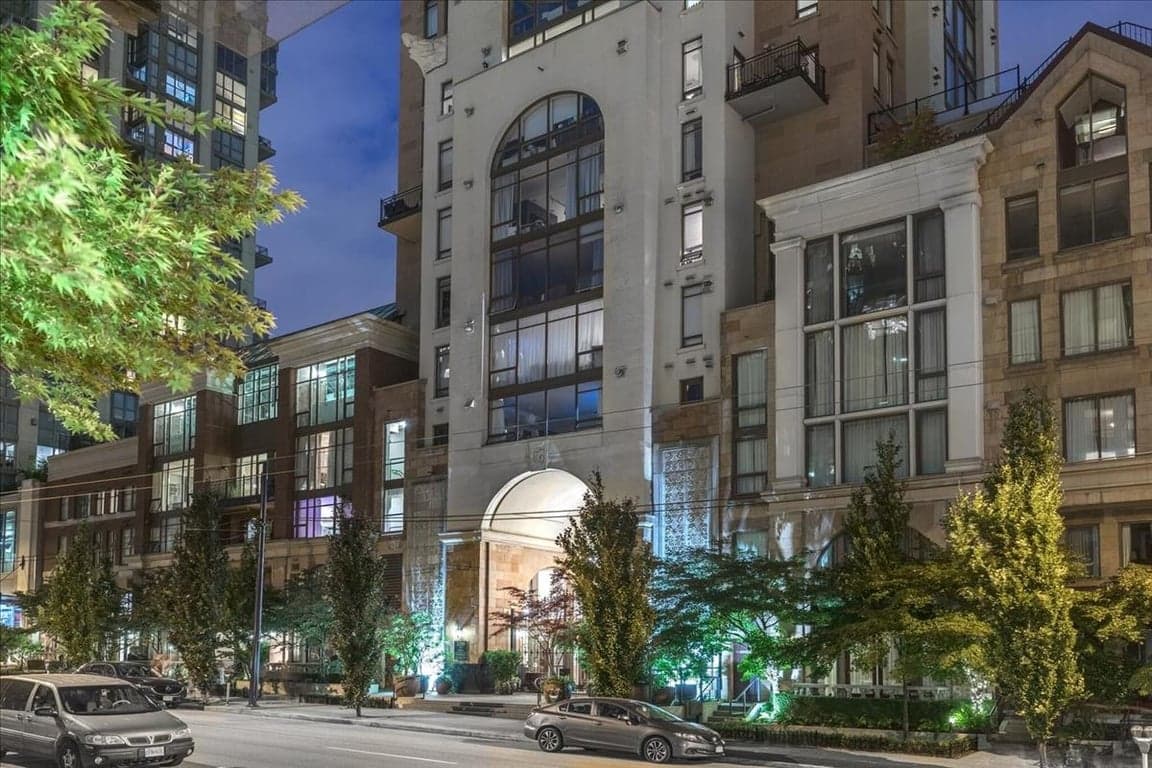 AN EXCLUSIVE LUXURY GARDEN RESIDENCE IN VANCOUVER’S ICONIC GRACE TOWER