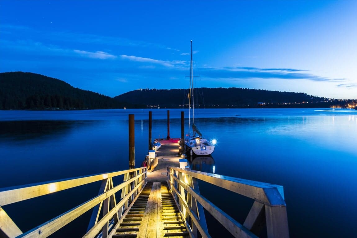 A LUXURY BEACH HOUSE ON WITH PRIVATE DOCK IN NORTH VANCOUVER’S IDYLIC DEEP COVE ENCLAVE