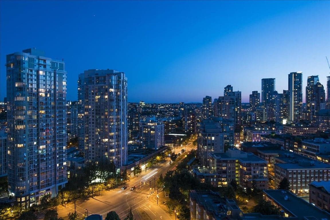 SPECTACULAR FALSE CREEK VIEW CONDO AT YALETOWN’S WATERWORKS