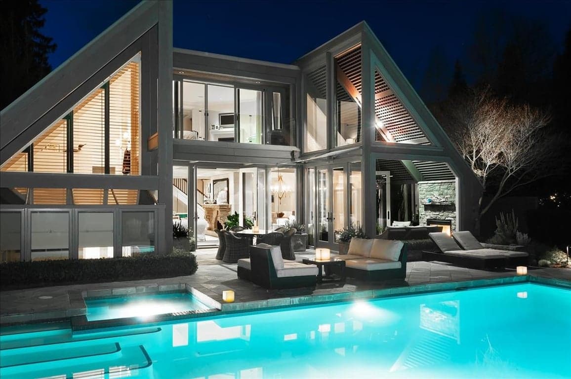 AN ARCHITECTURAL BEACHFRONT RESIDENCE ON THE MOST EXCLUSIVE ERWIN DRIVE