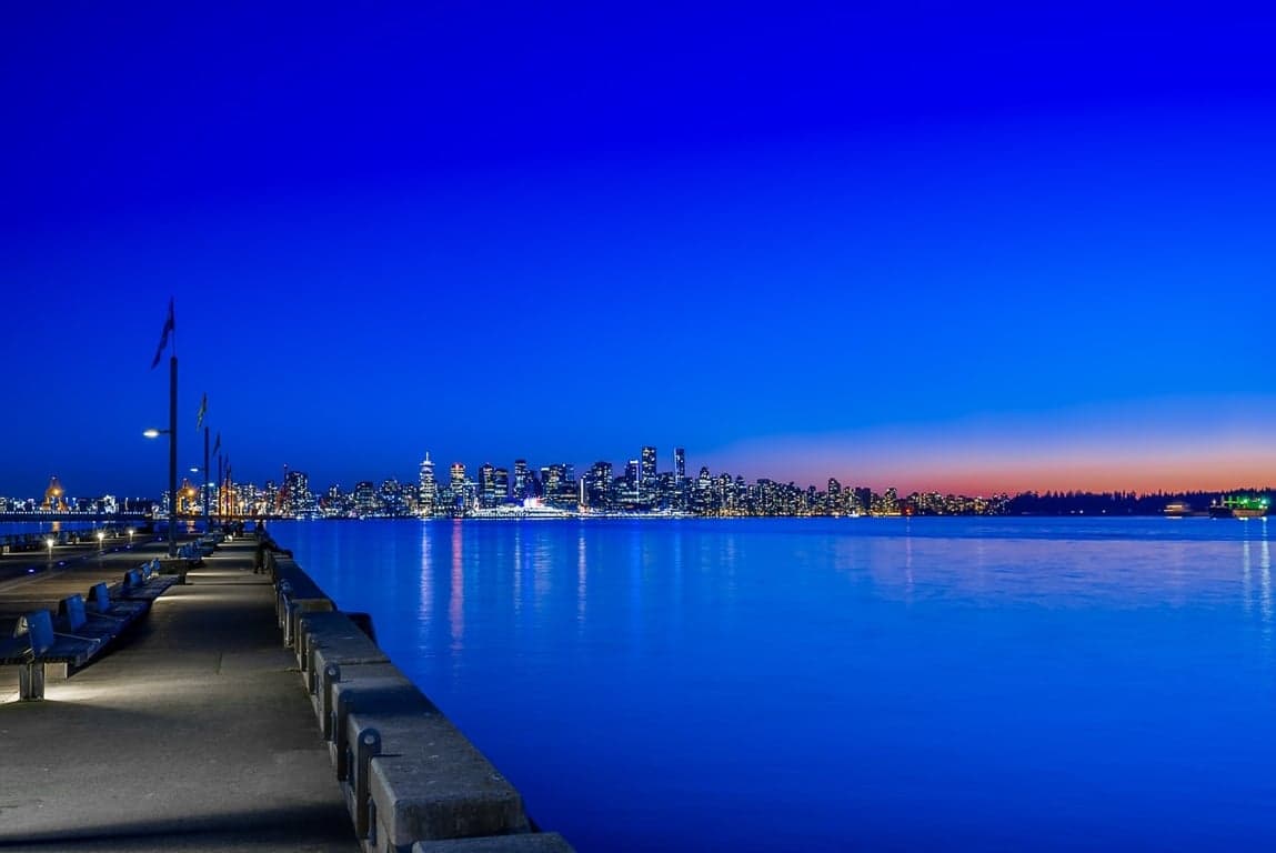A SENSATIONAL ONE BEDROOM RESIDENCE WITH CITY AND WATER VIEWS LOCATED AT CASCADE BY THE PIER IN LOWER LONSDALE'S NEWEST SHIPYARDS LOCATION ..