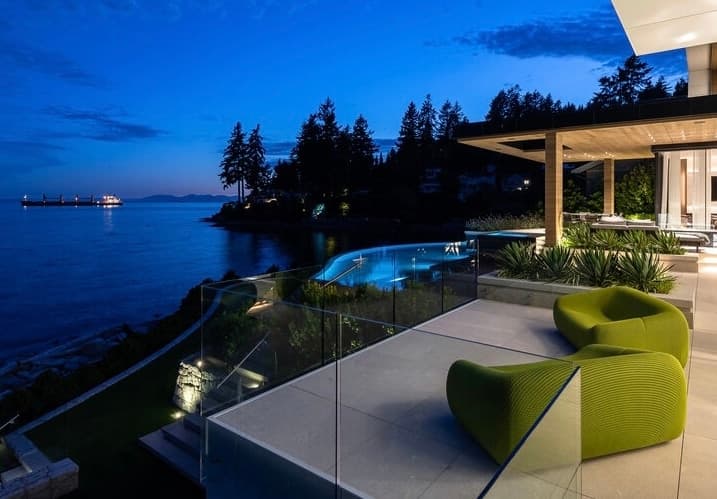 A WORLD CLASS BEACHFRONT ESTATE IN ONE OF WEST VANCOUVERS.MOST PRIZED LOCATIONS.