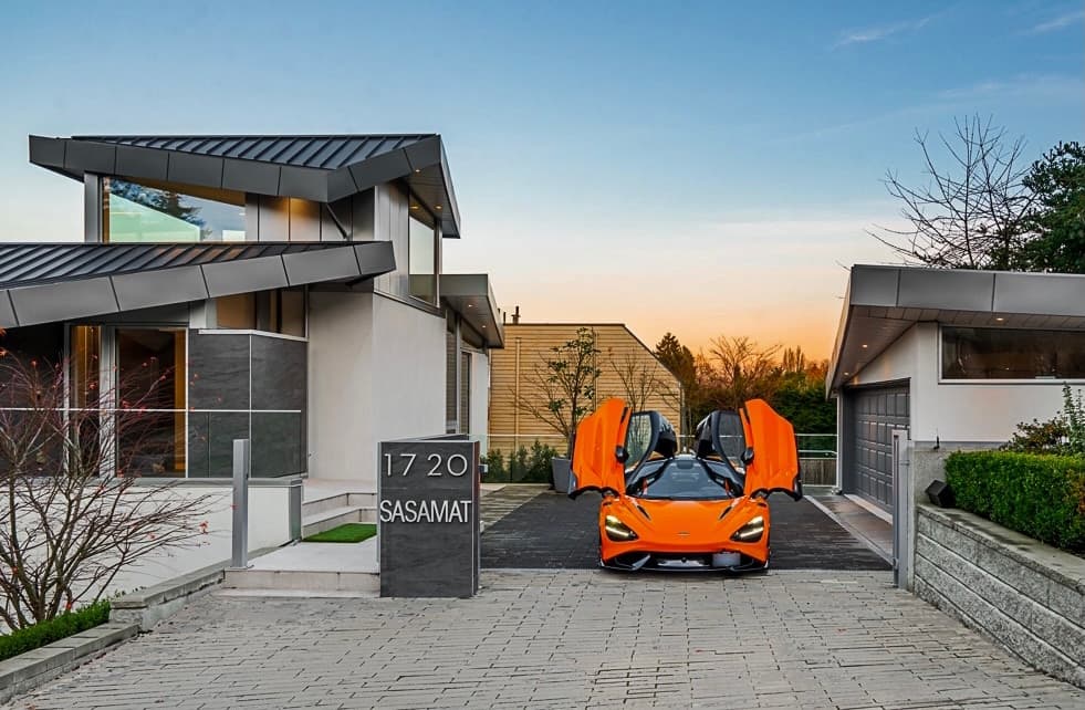 A SENSATIONAL MODERN OCEAN VIEW HOME LOCATED STEPS TO THE BEACH ..