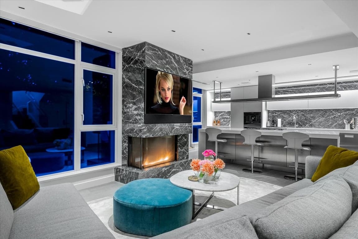 A SENSATIONAL WATERFRONT TOWNHOUSE IN COAL HARBOUR'S MOST EXCLUSIVE CALLISTO DEVELOPMENT