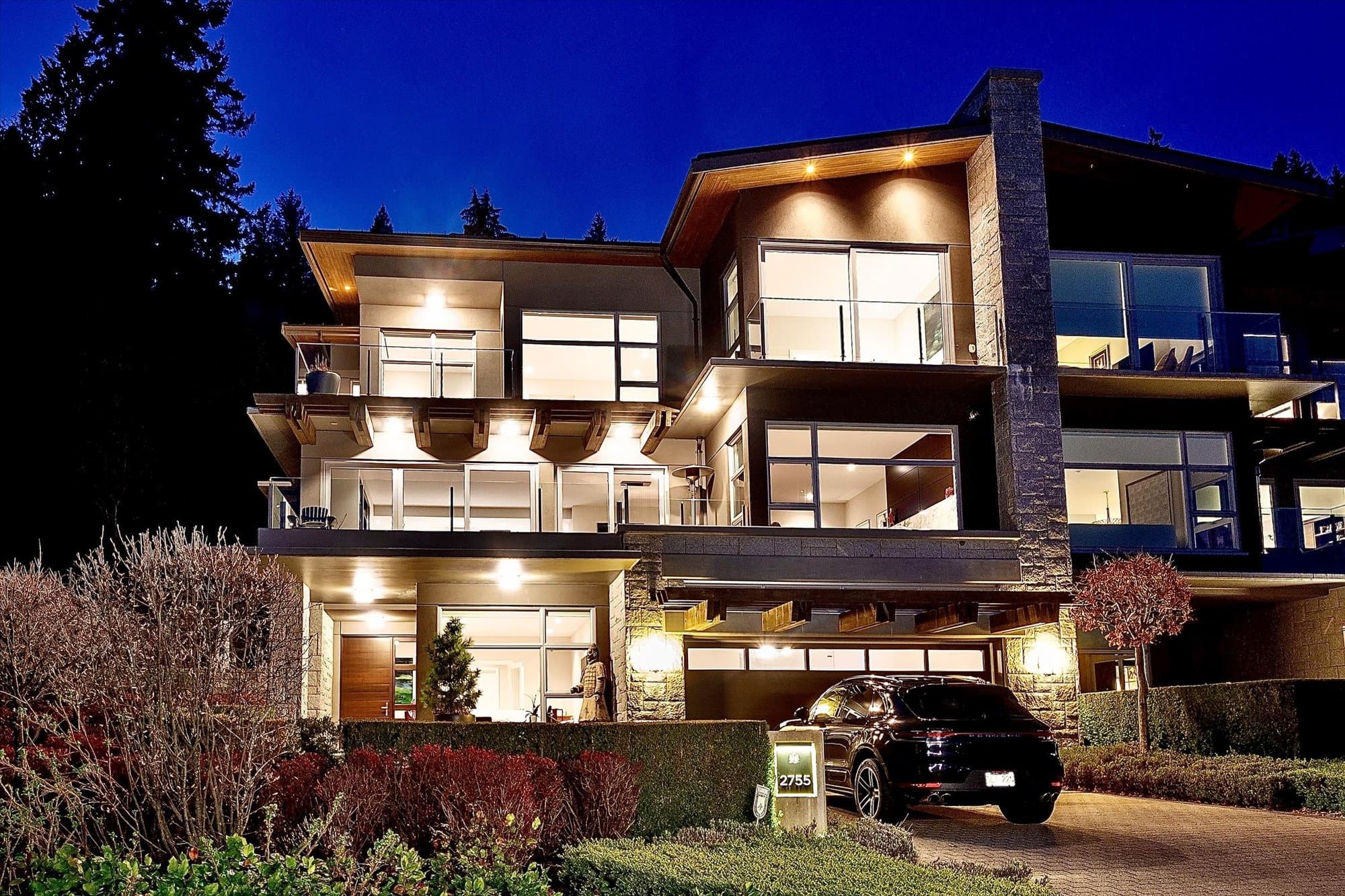 EXCLUSIVE LUXURY 1/2 DUPLEX IN WEST VANCOUVER'S MOST EXCLUSIVE WHITBY ESTATES