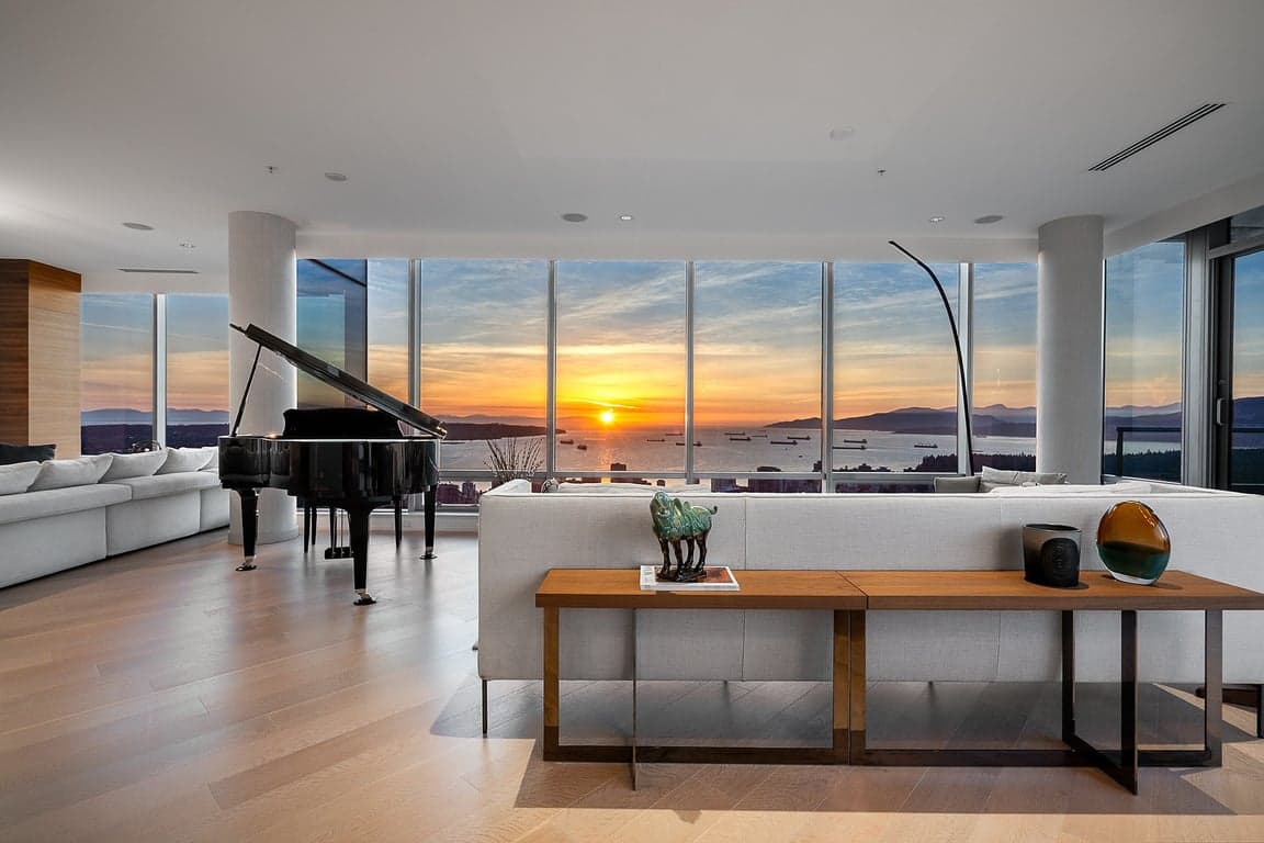 DISCOVER THIS MAGNIFICENT ESTATE RESIDENCE AT THE NEW 5 STAR PARK HYATT HOTEL LOCATED IN THE HEART OF VANCOUVER 'S NEWEST LUXURY ZONE
