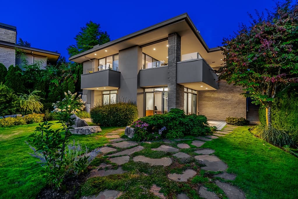 SPECTACULAR DESIGNED HOLLINGSWORTH RESIDENCE WITH OCEAN VIEWS