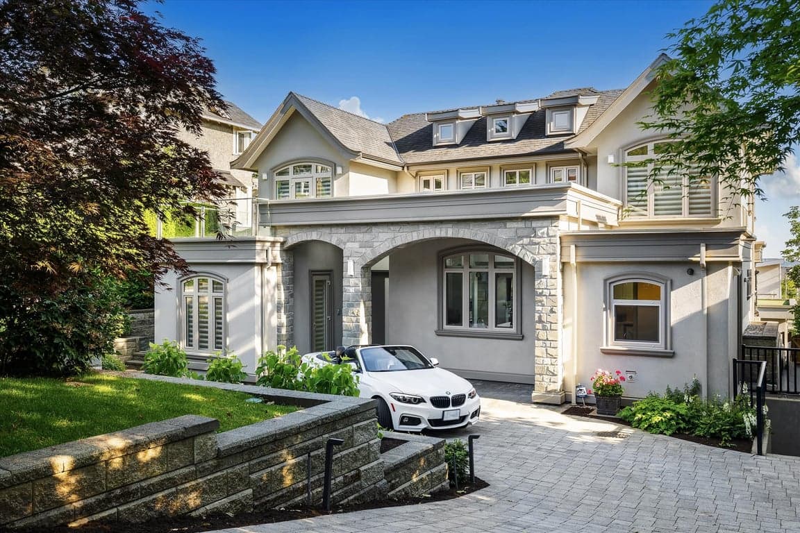 A SENSATIONAL FAMILY HOME WITH OCEAN VIEWS IN WEST VANCOUVER'S MOST SOUGHT AFTER DUNDARAVE NEIGHBOURHOOD
