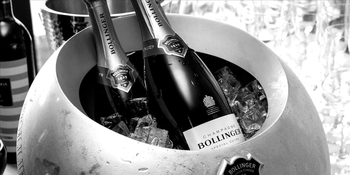 ASTON MARTIN VANCOUVER & MALCOLM HASMAN INVITE THEIR VIP GUESTS TO A SPECTACULAR DRIVING EXPERIENCE & CHAMPAGNE RECEPTION IN WEST VANCOUVER
