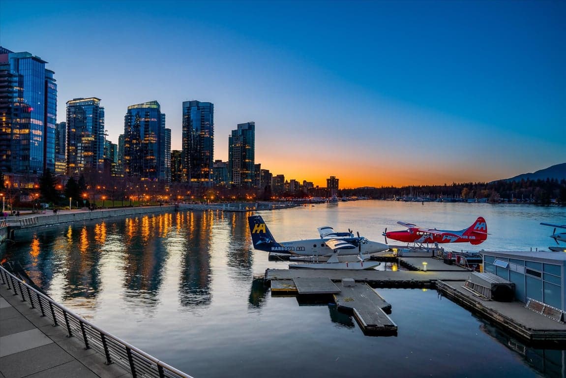 A MAGNIFICENT RESIDENCE AT ONE HARBOUR GREEN IN COAL HARBOUR