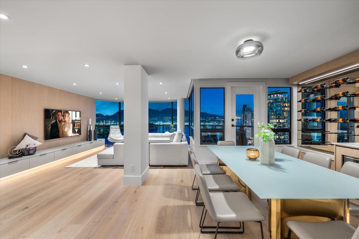 A MAGNIFICENT MODERN MASTERPIECE IN VANCOUVER’S EXCLUSIVE COAL HARBOUR ENCLAVE