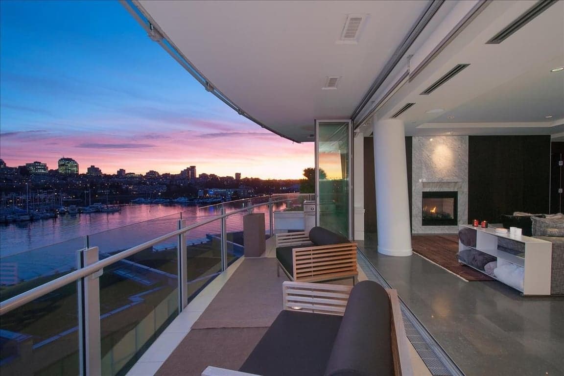 THE ERICKSON SOPHISTICATED LUXURY WATERFRONT RESIDENCE IN THE MOST ICONIC BUILDING IN YALETOWN