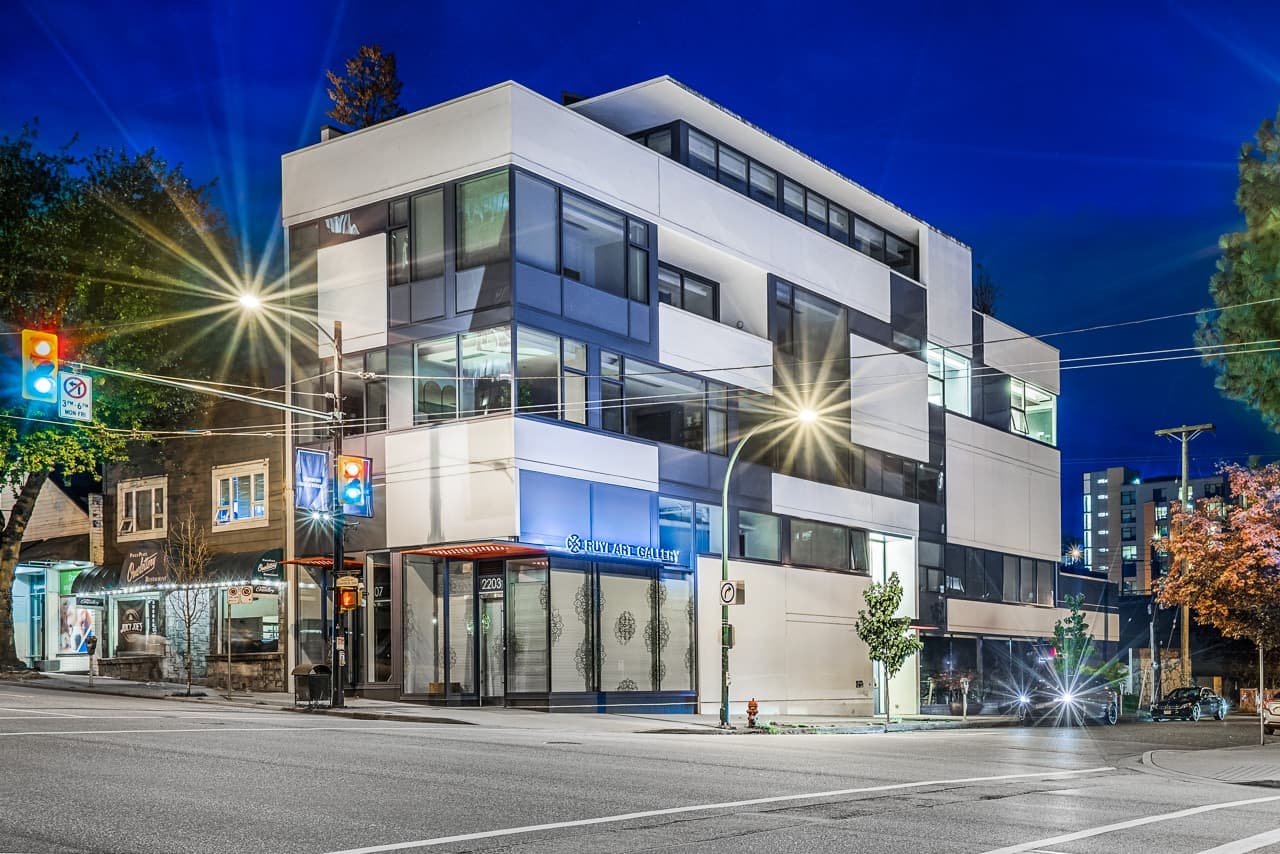A SENSATIONAL NEW YORK STYLE FULL FLOOR RESIDENCE AT THE ZONDA IN VANCOUVER'S VIBRANT FAIRVIEW NEIGHBORHOOD