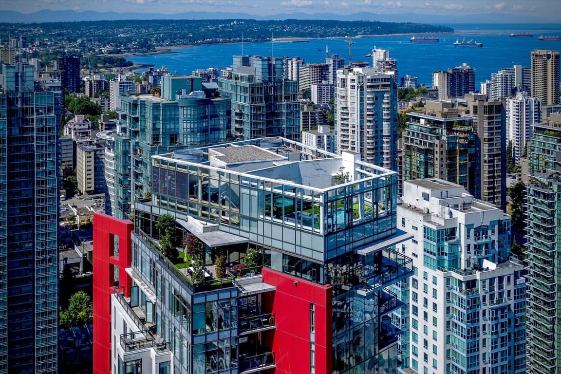 A SENSATIONAL PENTHOUSE RESIDENCE AT THE RITZ IN THE HEART OF VANCOUVER'S COAL HARBOUR