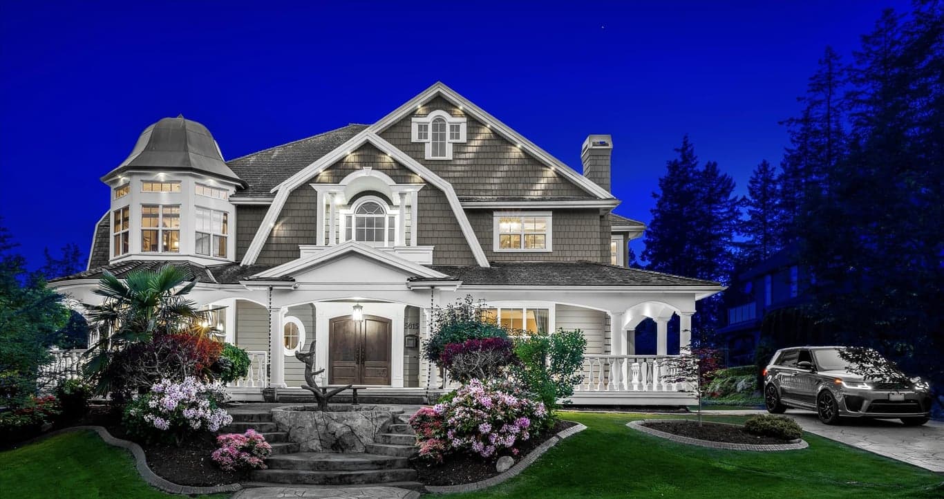 A MAGNIFICENT ESTATE RESIDENCE IN SOUTH SURREY’S MOST EXCLUSIVE PANORAMA RIDGE ENCLAVE