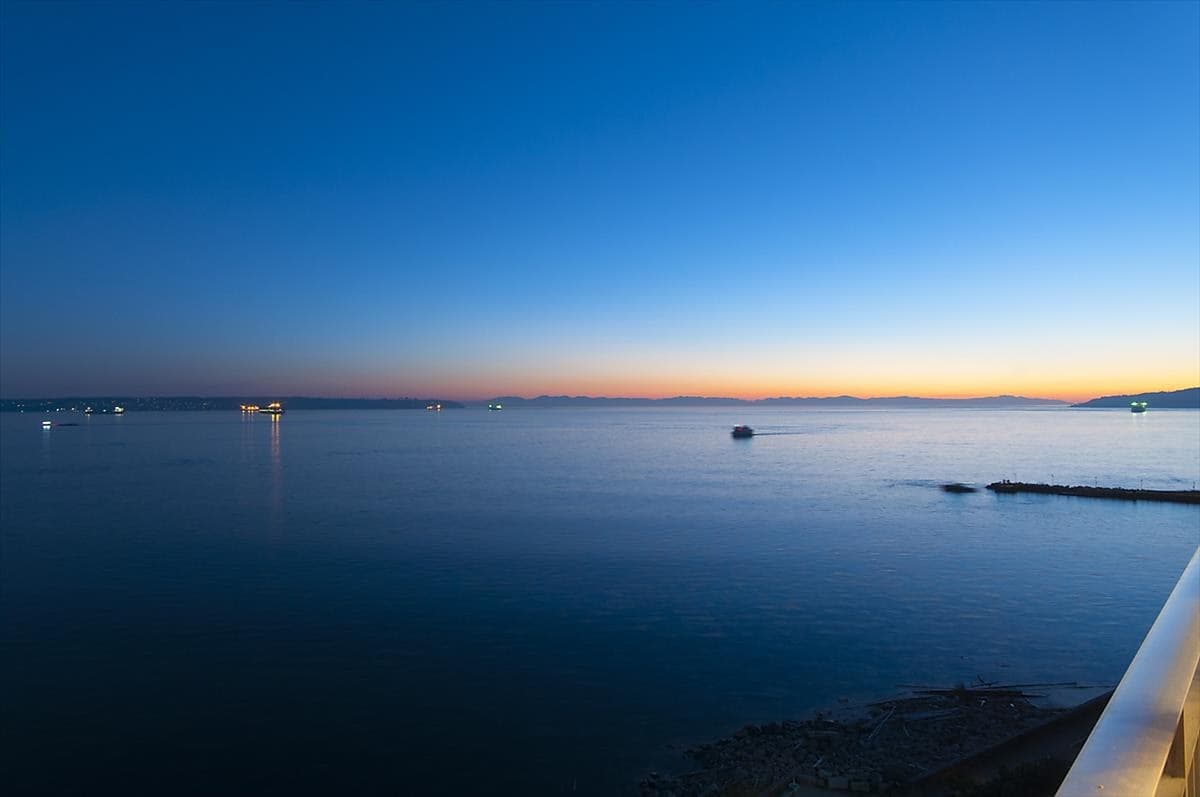 THE REGATTA - LOCATED ON THE SEAWALL IN WEST VANCOUVER