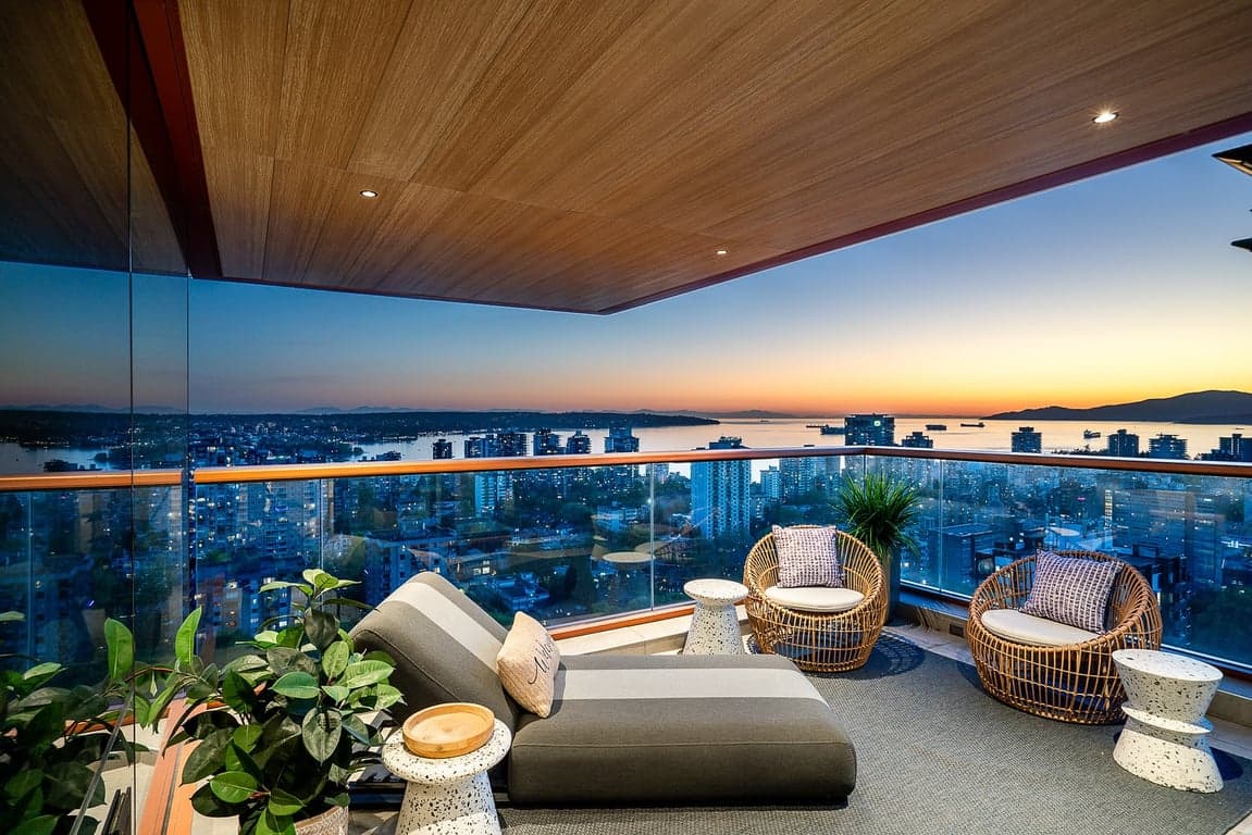 EXPERIENCE LANDMARK ON ROBSON - A DISTINCTIVE OPPORTUNITY TO EMBRACE REFINED LIVING IN VANCOUVER'S WEST END