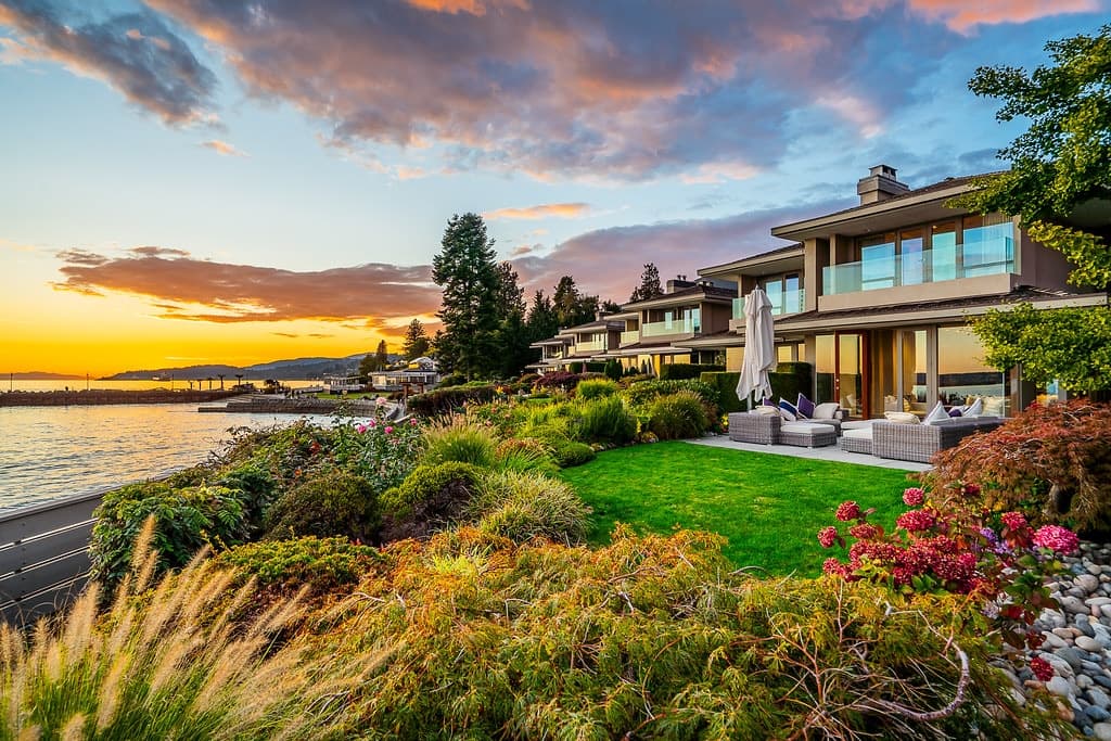 THE ULTIMATE DUNDARAVE OCEAN VIEW RESIDENCE DIRECTLY ON THE SEAWALL