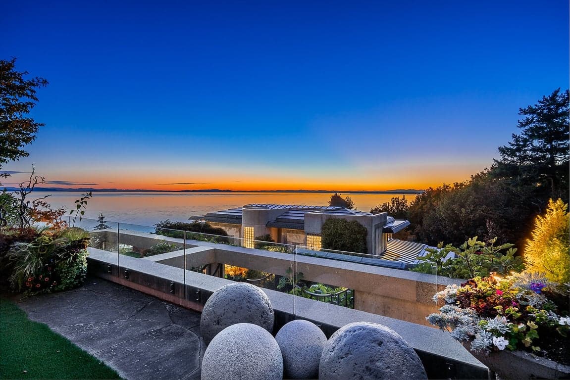 THE LABYRINTH - AN ARCHITECTURAL MASTERPIECE SITUATED ON A 1.48 ACRE ESTATE WITH BREATHTAKING OCEAN VISTAS