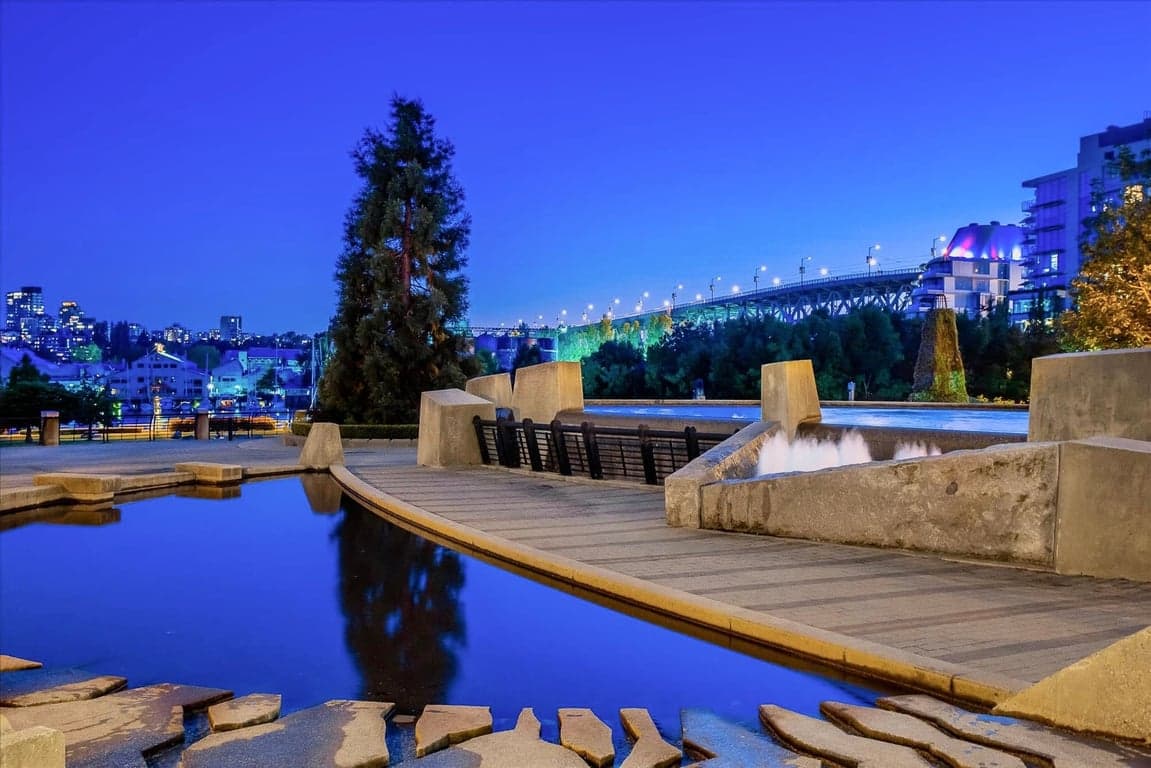 EXPERIENCE THIS LUXURIOUS TOWNHOUSE JUST STEPS TO THE SEAWALL IN VANCOUVER’S MOST SOUGHT AFTER YALETOWN LOCATION