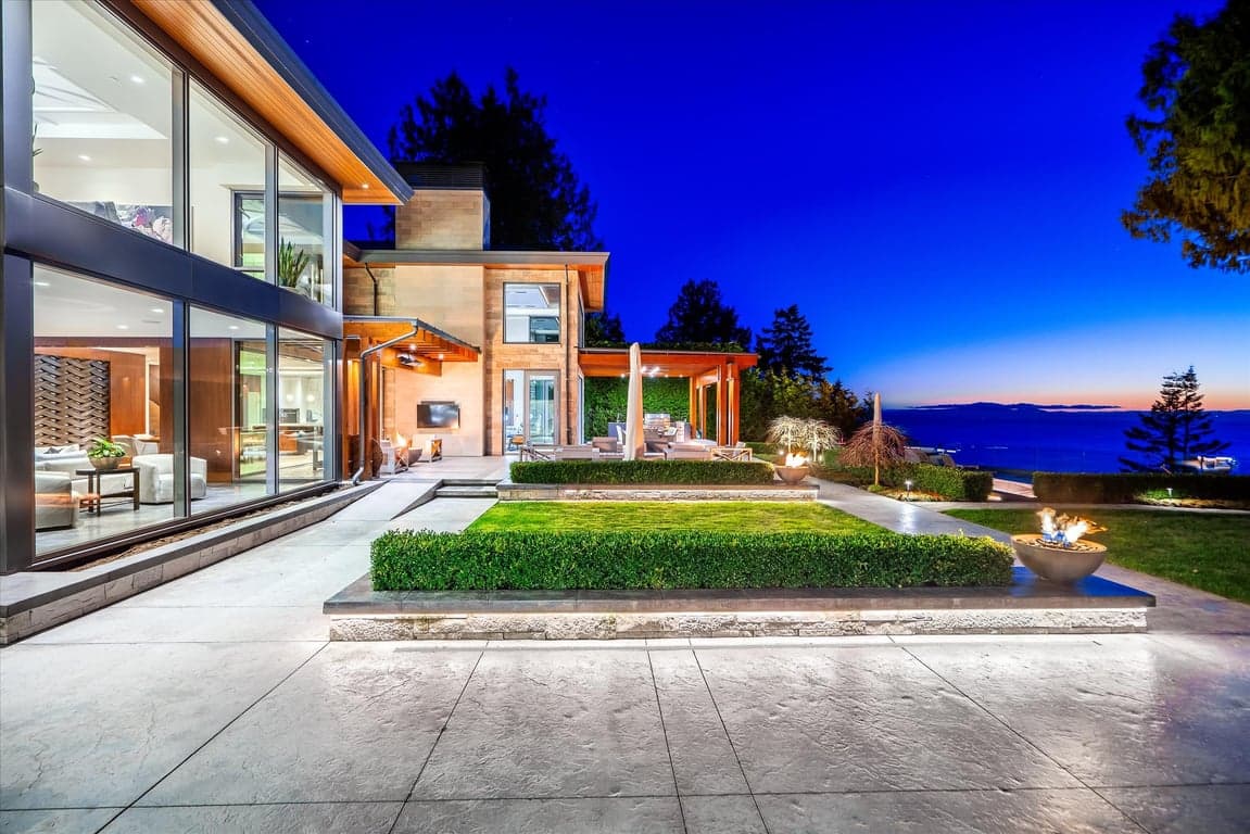 MAGNIFICENT 1 ACRE WATERFRONT ESTATE IN ONE OF THE MOST PRIZED LOCATIONS IN SOUTH SURREY