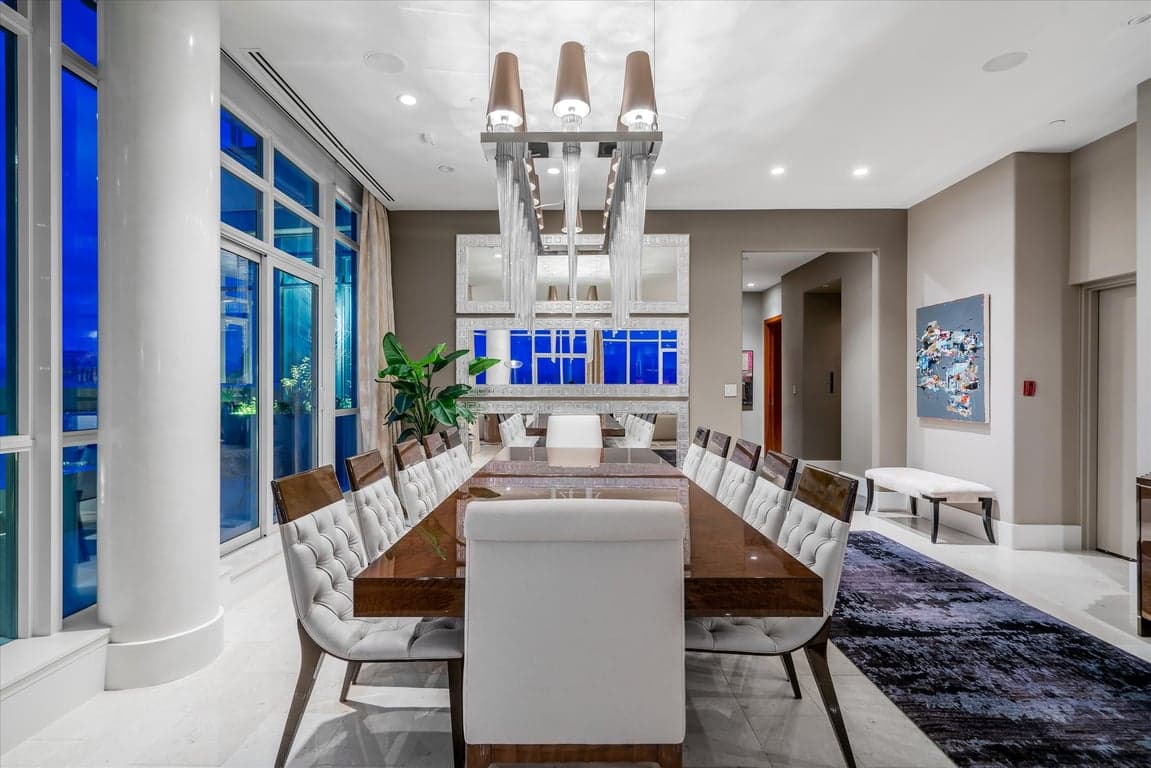 THE MELVILLE PENTHOUSE - A MANSION IS THE SKY HIGH ABOVE THE COAL HARBOUR SKYLINE