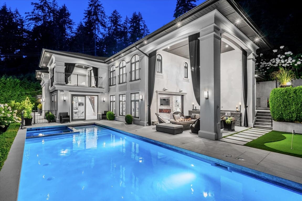 MAGNIFICENT MODERN VILLA WITH PANORAMIC OCEAN VIEWS LOCATED JUST STEPS TO THE BEACH IN WEST VANCOUVER