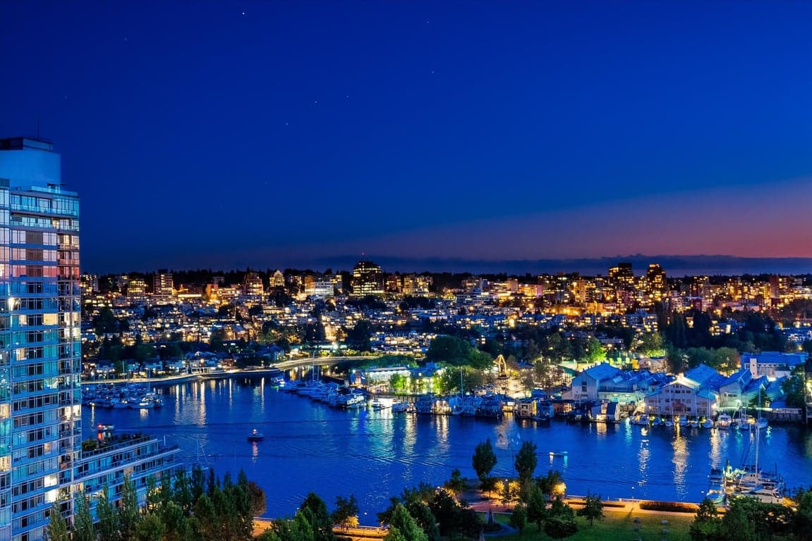 SENSATIONAL ONE BEDROOM PREMIUM RESIDENCE WITH SPECTACULAR WATER VIEWS AT THE MOST SOUGHT AFTER AZURA II